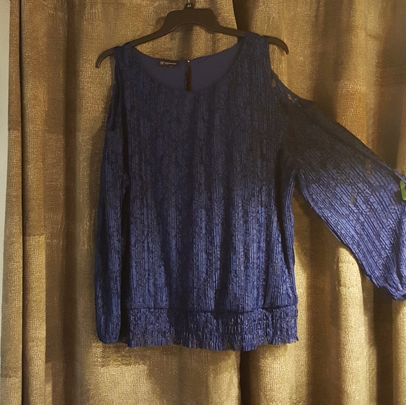 Blouse - Picture 1 of 5